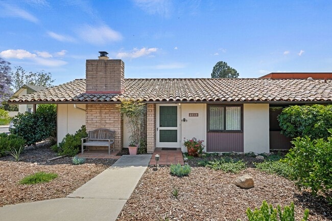 Building Photo - Beautifully updated two bedroom two bath in the heart of Santa Barbara!