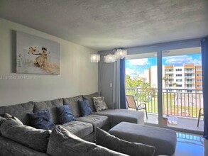 Building Photo - 6940 Miami Gardens Dr