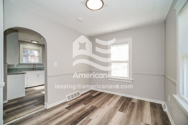 Building Photo - 1959 Barrows St