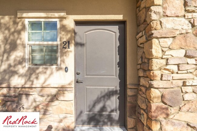 Building Photo - 3 Bedroom Townhome in Buena Vista Community