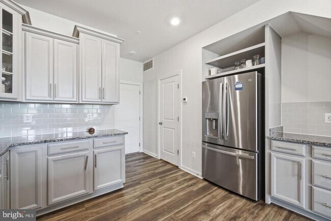 Building Photo - 4922 MacDonough Pl
