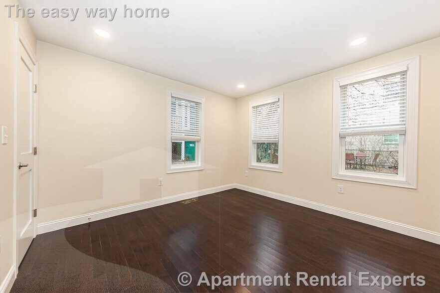 Building Photo - 28 Albion St