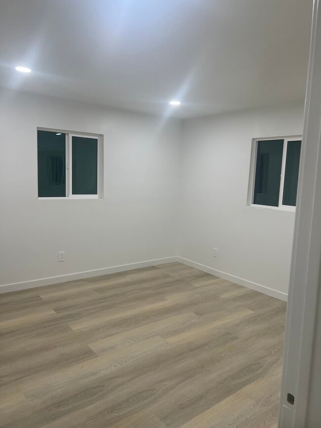 Building Photo - 1215 W L St