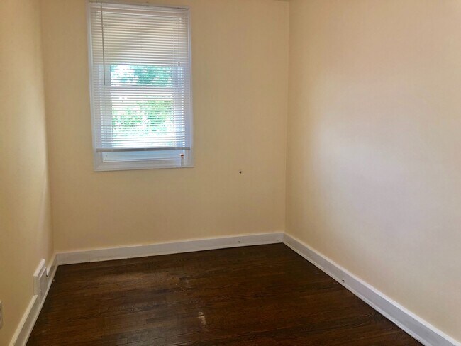 Building Photo - Charming 3 Bedroom/2 Bathroom Duplex in West Hills, MD!