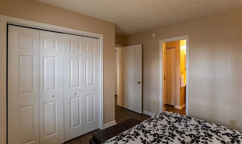 Building Photo - 800 Meadowview Dr