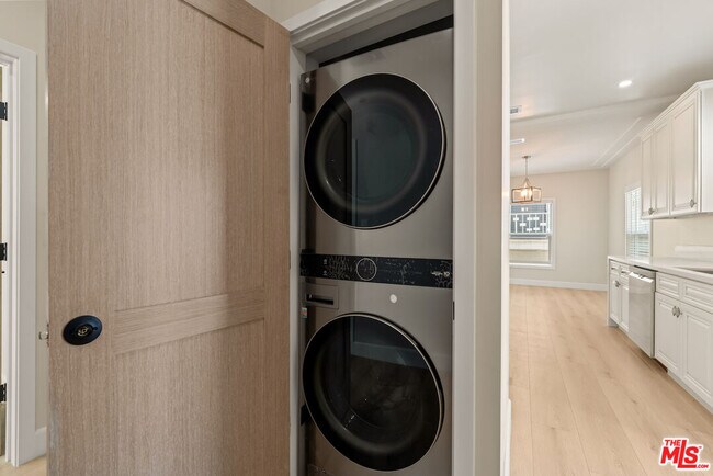 Building Photo - 1117 S Wooster St