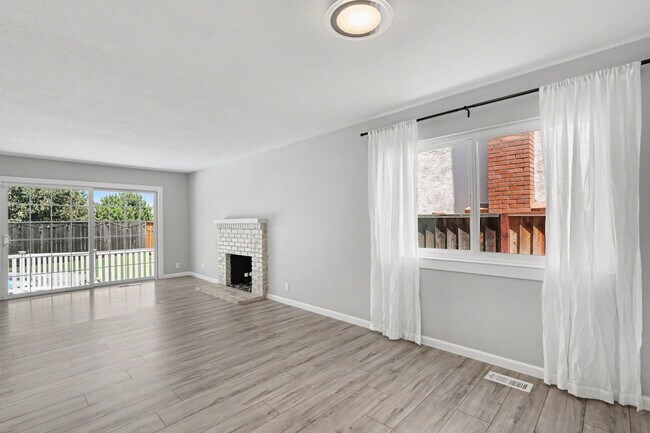 Building Photo - 3143 Shriver Dr