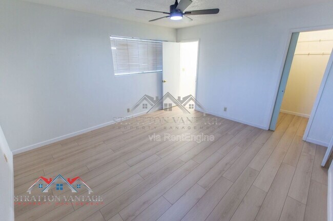 Building Photo - 5706 E Des Moines St