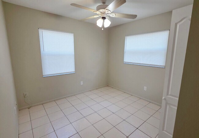 Building Photo - 2/1 Home in suberb location, pet friendly!