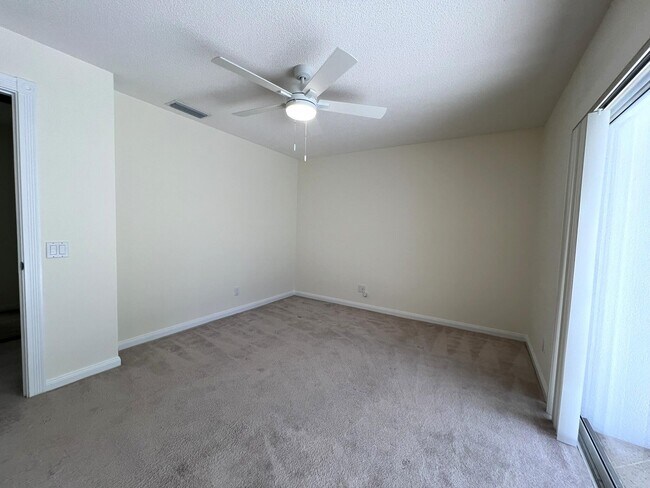 Building Photo - 6002 Red Oak Ct