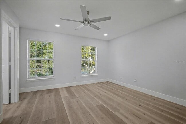 Building Photo - 1042 Waterside Dr