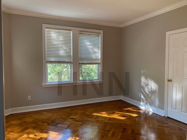 Building Photo - Charming 2/1 in Virginia Highlands!