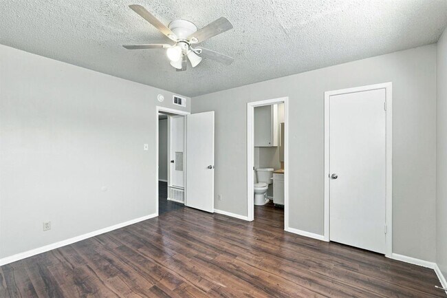 Building Photo - 2319 Greenfield Pkwy