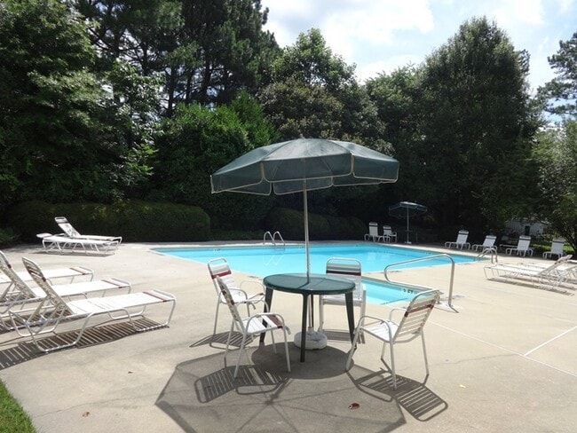 Building Photo - Neighborhood Pool! North Raleigh Location!...