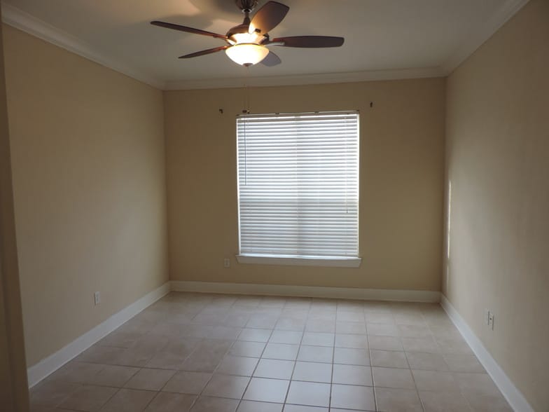 Building Photo - 710 E Boyd Dr