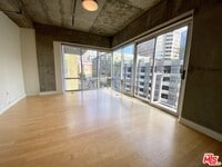 Building Photo - 645 W 9th St