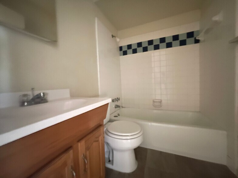 Building Photo - 201 W Lincoln Ave