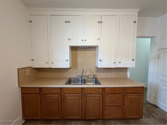 Building Photo - 317 12th St NE