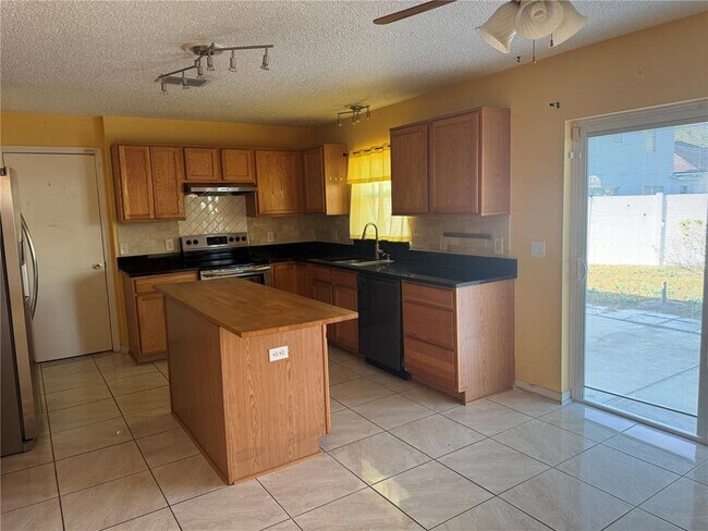 Building Photo - 712 Waxwing Ct