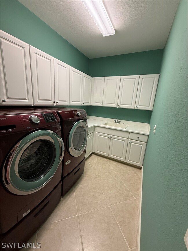 Building Photo - 7168 Lemuria Cir