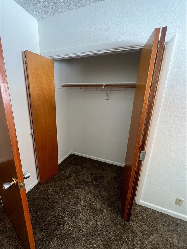 Building Photo - Charming apartment in a quiet complex