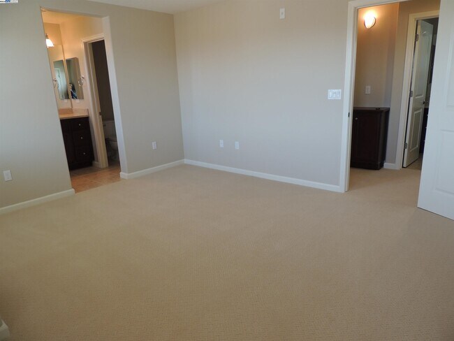 Building Photo - 118 Selby Lane