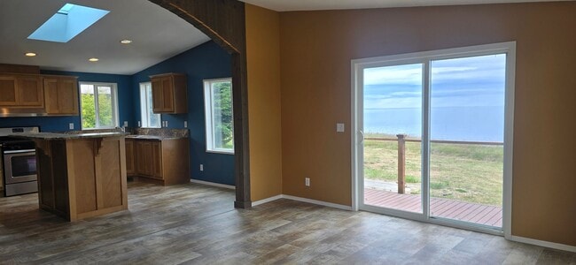 Building Photo - 200 Cypress Cir