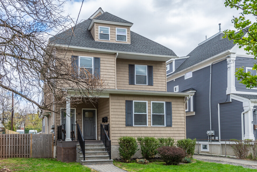 Front - 49 Greenwood Ave
