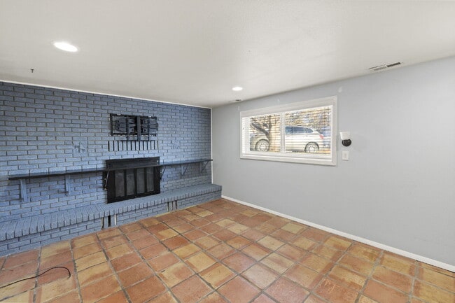 Building Photo - Spacious Split-Level Home with Beautiful Kitchen, Large Deck, and Fully Fenced Yard