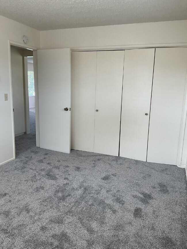 Building Photo - "Charming 2-Bed Oasis in Ventura – Cozy 90...