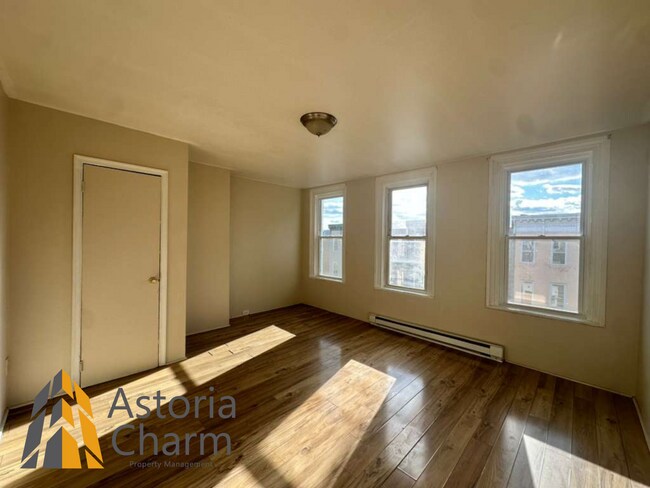 Building Photo - 910 Edmondson Ave