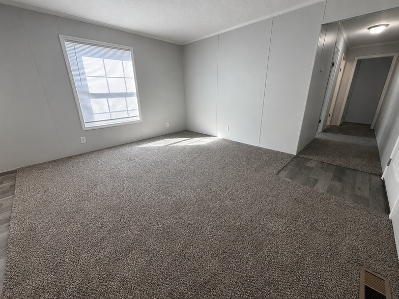 Building Photo - 38100 Ducharme Dr