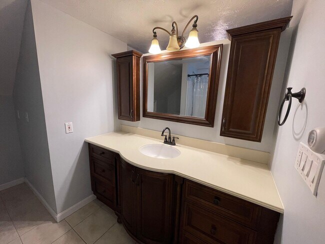 Building Photo - 114 Walnut St