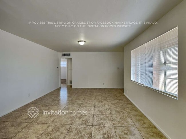 Building Photo - 1831 N 35th Pl