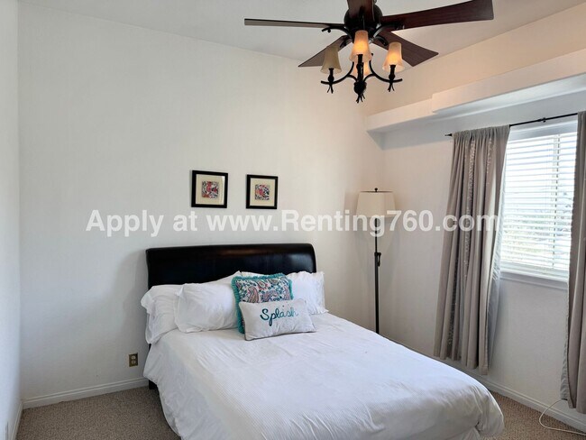 Building Photo - Incredible City Views In Western Hills Est...