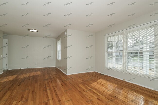 Building Photo - 2165 Jenkee Dr