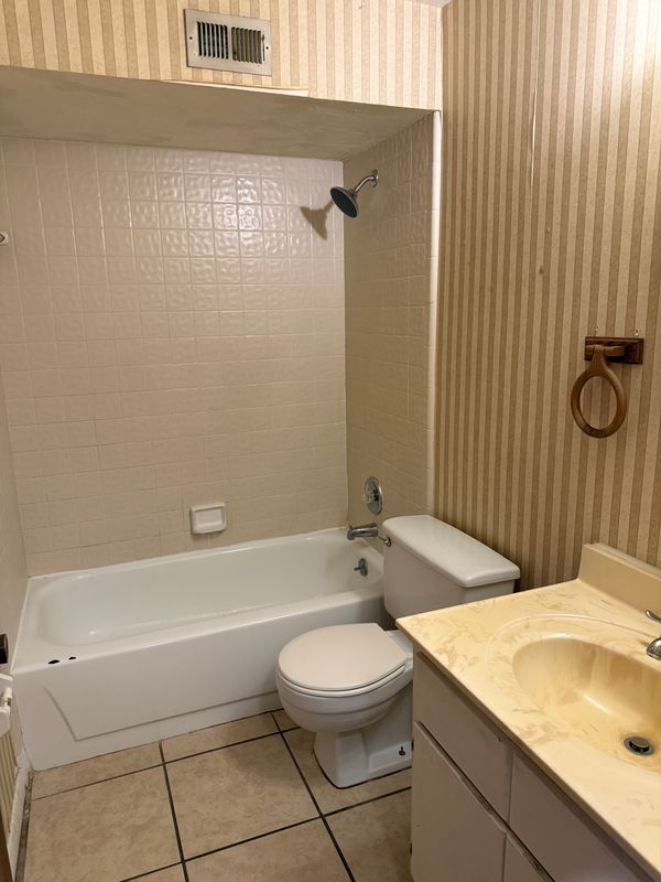 Building Photo - 4304 SW 70th Terrace