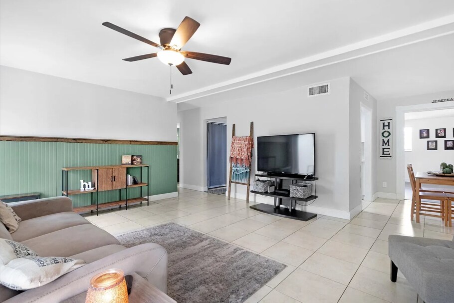 Building Photo - 7805 NW 66th Ter
