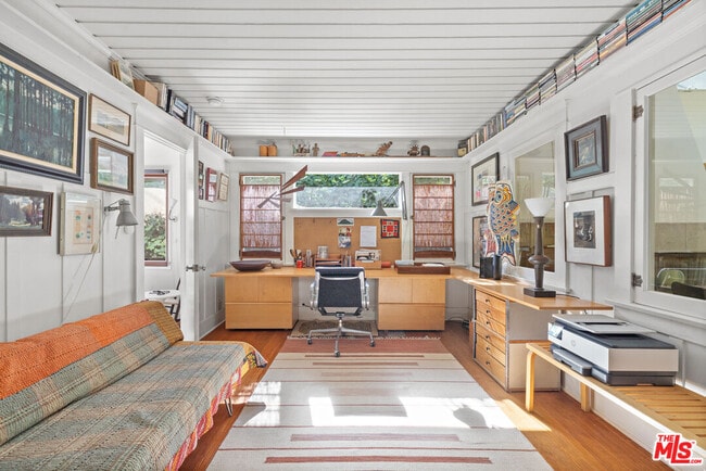 Building Photo - 648 Palms Blvd