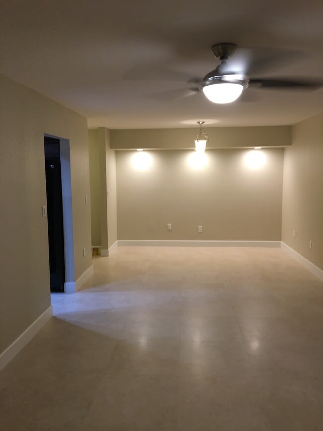 Building Photo - 5700 SW 127th Ave