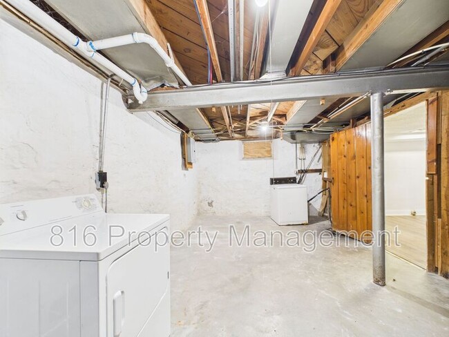 Building Photo - 7212 The Paseo