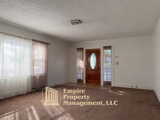 Building Photo - 537 NE Winchester St