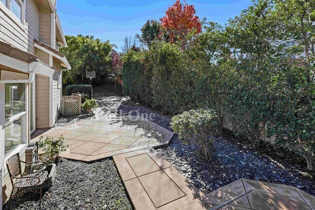 Building Photo - Beautiful Home in Peacock Creek