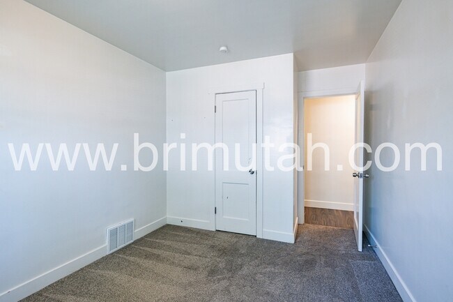 Building Photo - 1189-1191 S 1100 E