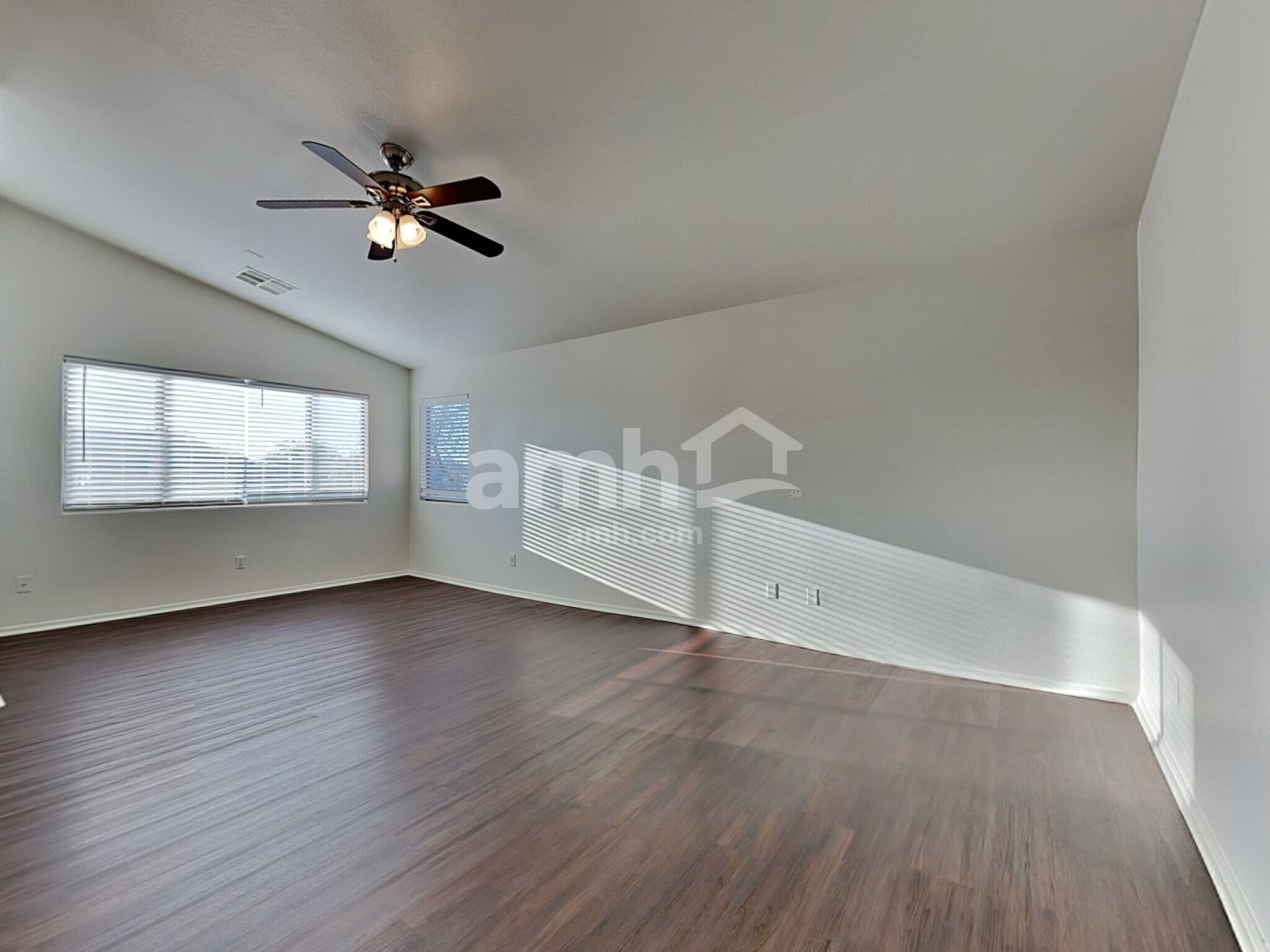 Building Photo - 6208 S 52nd Dr