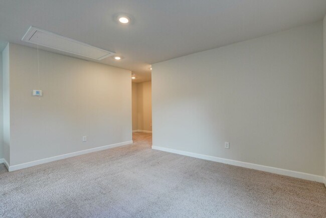 Building Photo - 123 Mainsail Wy