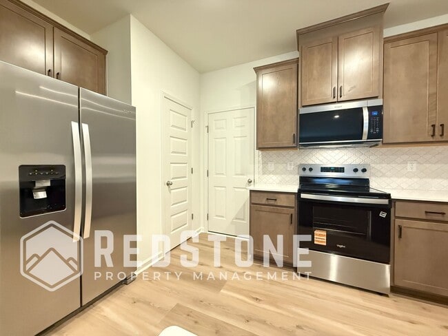 Building Photo - 194 Parker Ln