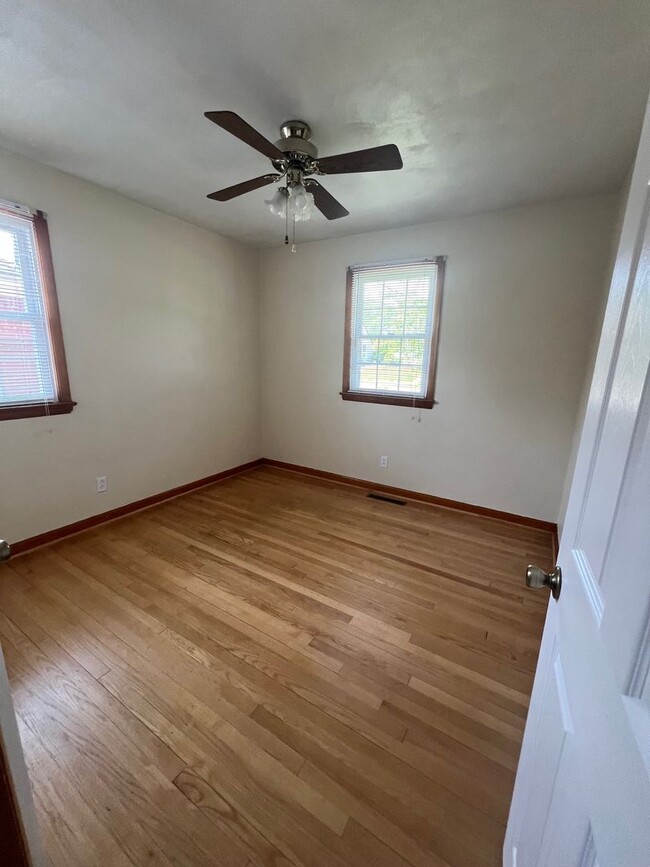 Building Photo - Solid ranch home