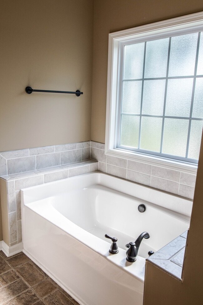 Building Photo - Pet Friendly Three Bedroom with Bonus!