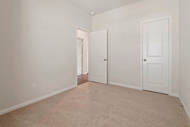 Building Photo - 8214 Burnt Orchid Dr